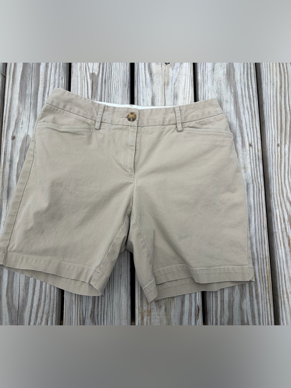 Lands End Light Tan Khaki Cotton Stretch Chino Shorts Size 4 Mid Rise Classic